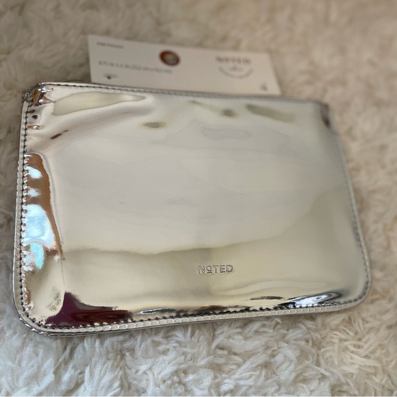 Noted by Post-it Zip Top Metallic Pen Pouch Silver - Picture 1 of 3